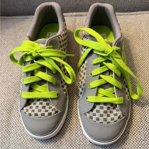 DC Kalis Vulc shoes in a checkered grey pattern with neon green laces sz 9.5